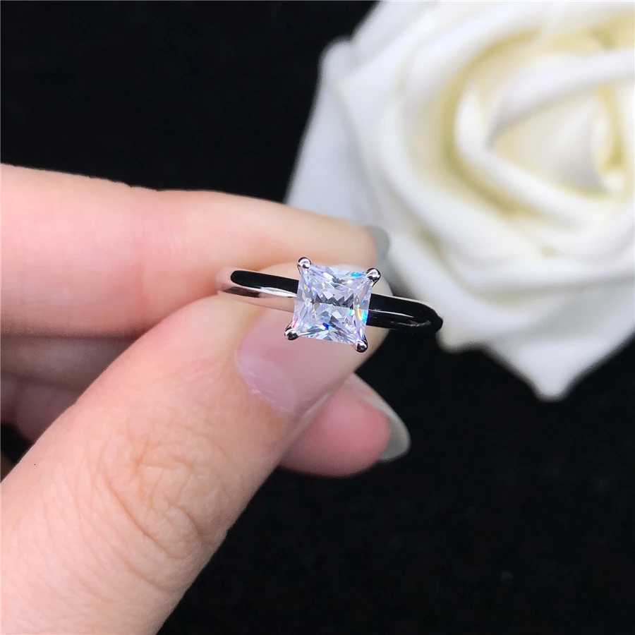 Certified 1CT Princess Cut Moissanite Engagement Ring Authentic 18k White Gold Womens Wedding Anniversary Ring W250417