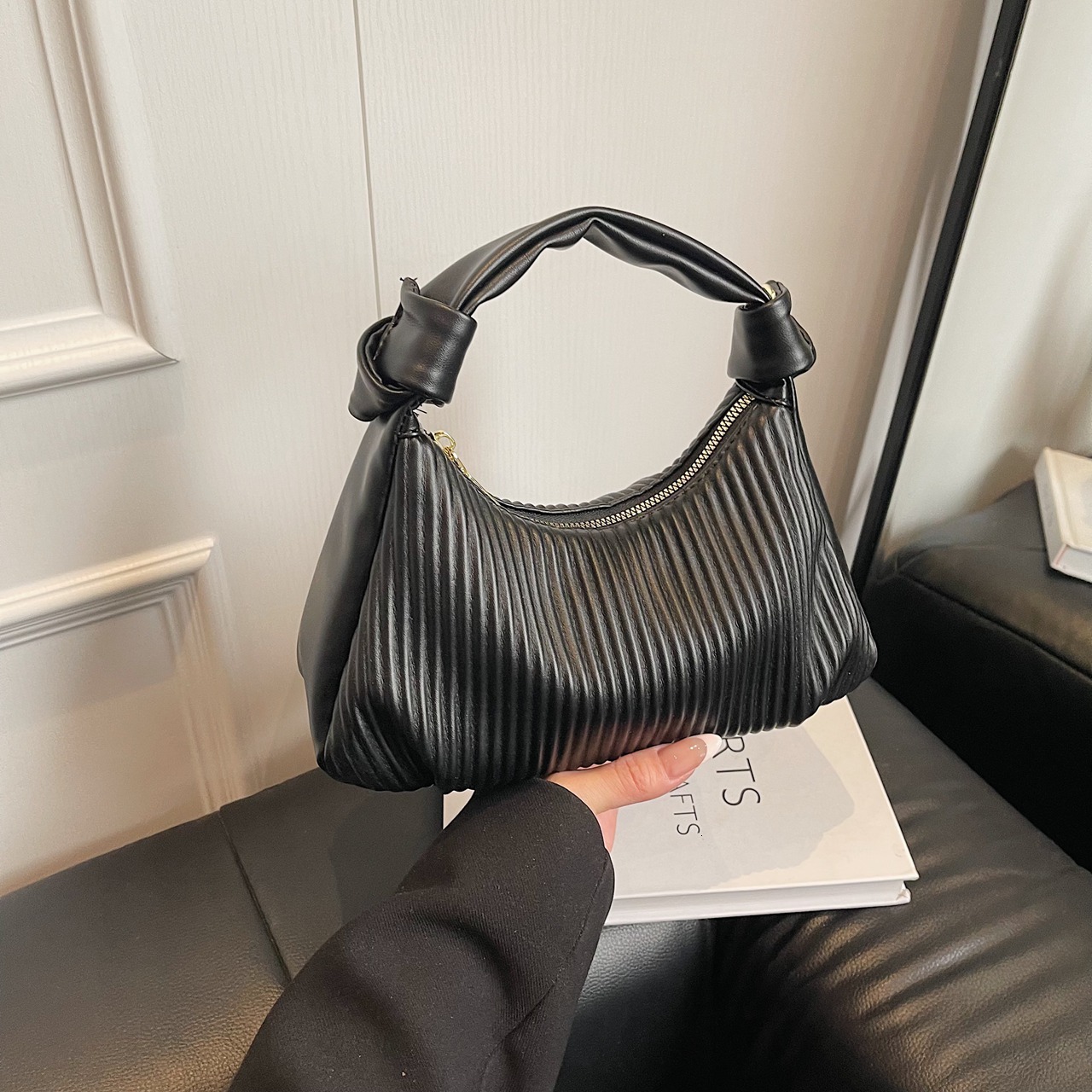 Luxury Brand Designer Bag French Niche Crossbody Bag For Women 2025 New Versatile Handbag Shoulder Bag High-End Plaid Underarm Bag