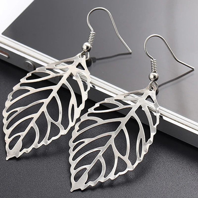 Hollow Out Leaf Drop Earrings for Women Trendy Metal Hook Vintage Golden Silver Color Dangle Brief Jewelry 250715