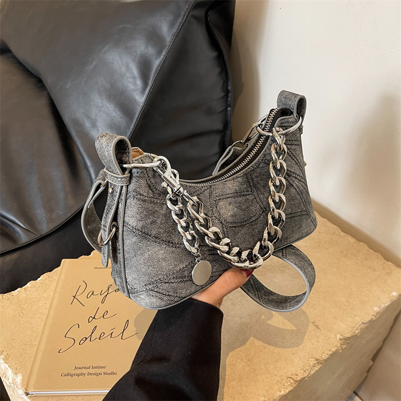 2025 autumn new elegant crossbody bag niche design personality versatile fashion dumpling bag women's shoulder bag designer bag