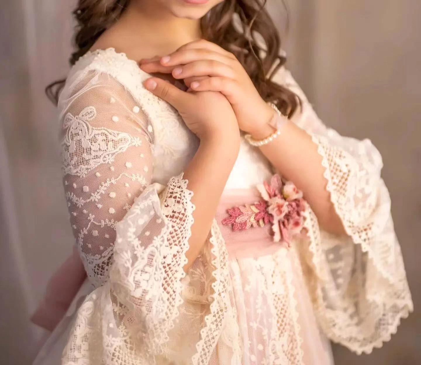 Vintage Summer Bohemian Lace Flower Girl Dresses With Big Bow Sash Belt A Line Princess Jewel Neck Appliques Long Kids Formal Party Birthday Communion