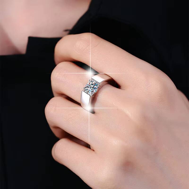 Factory Price Fine Jewelry VVs1 Moissanite 1Ct Round Brilliant Heavy S925 Sterling Silver Rings Band of Men