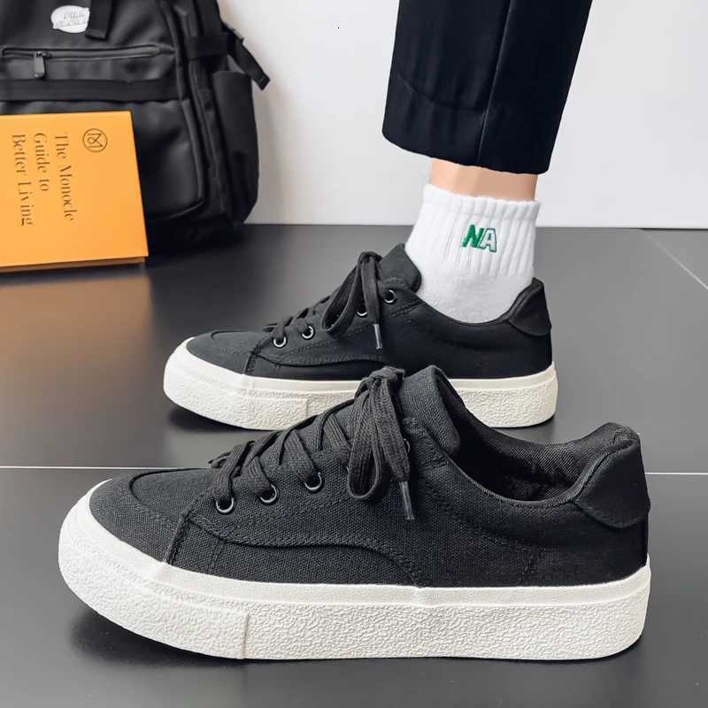 Mens Casual Sneakers Shoes Breathable Trend Mens Running Shoes Thick Sole Trend Comfortable Mens Skateboard Trainers FootwearXJ250725