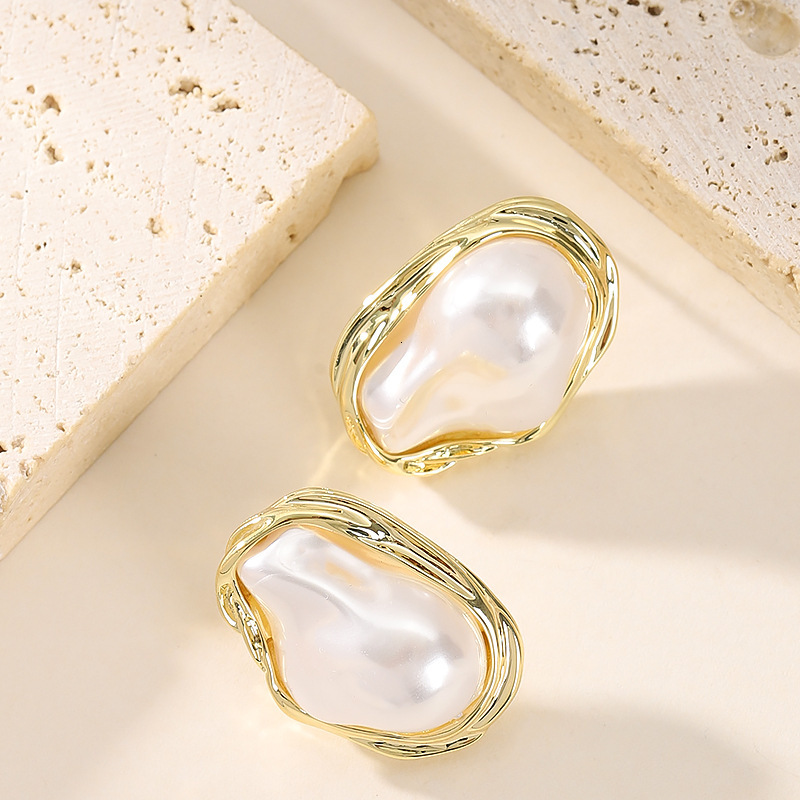Fashionable Exquisite Design Baroque Irregular Pearl Stud Earrings for Women with a Sense of and Sier Needle Ear Jewelry