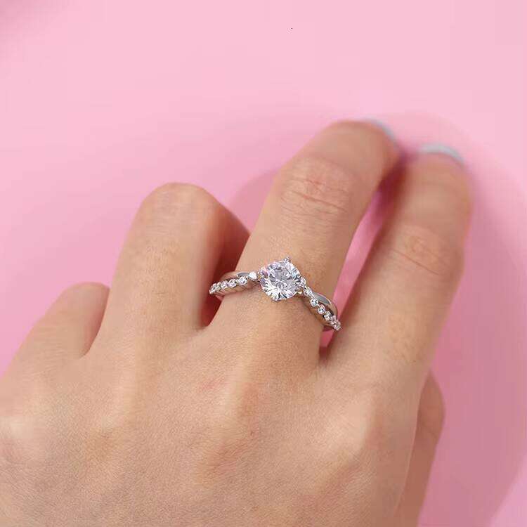 Trendy Jewelry Round Shape 1.0 Moissanite Dia Gold Wedding Rings Women