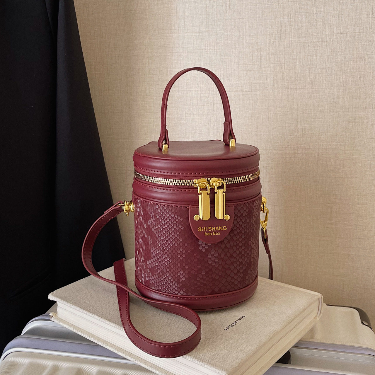 Luxury Brand Designer Bag This Year's Trend Snake Skin Pattern Handbag For Women Foreign Trade Spring Summer High-End Cylinder Single Shoulder Cr