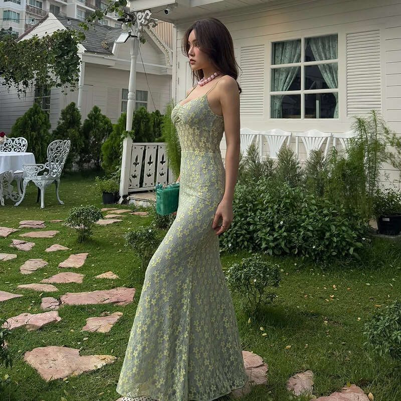 2025 Spring New Women's Solid Color Slim High Waist Fashion V-neck Strap Sleeveless Dress ce0
