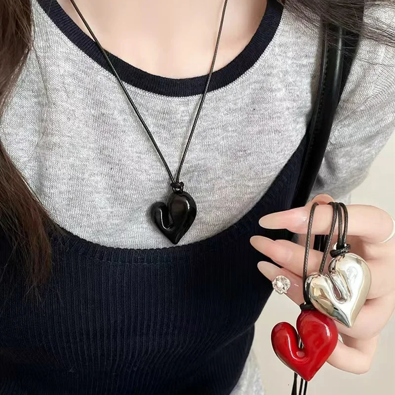 LATS Red Heart Pendant Necklace Vintage 80s Aesthetic Love Inspired Choker Fashion Romantic for Women 250716