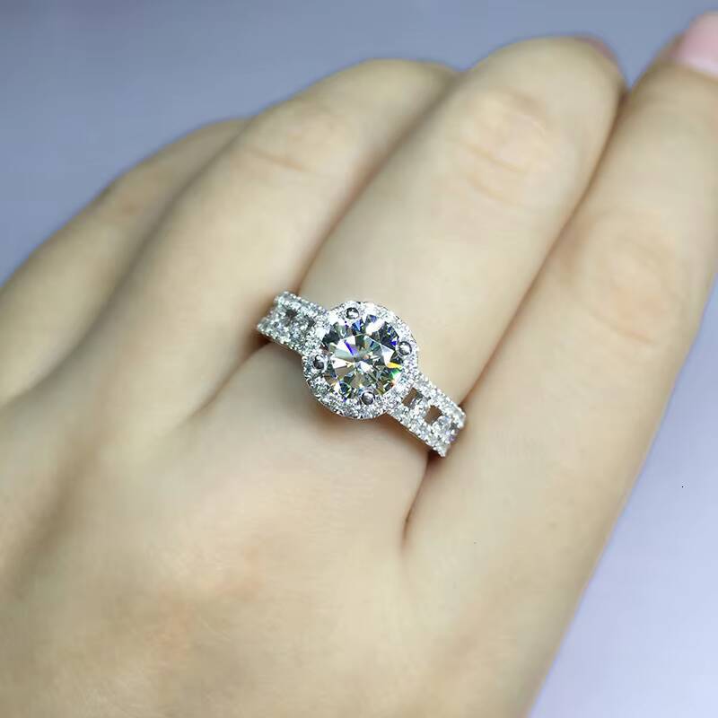 Simulated Moissanite Engagement Ring for Women 8 Hearts 8 Arrows Adjustable Open Band Fashion Jewelry