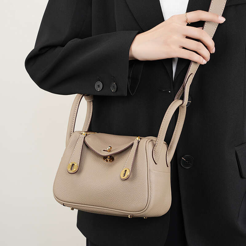 2025 New Designer bag Luxury bag Women's Mini Genuine Leather Shoulder Crossbody Pillow Versatile Small Bag Doctor