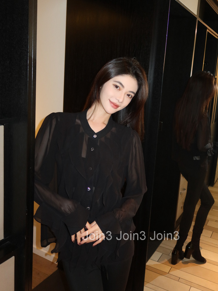 Summer New Elegant Red Top with Tassels Long Sleeve Design Shirt for Women 2310