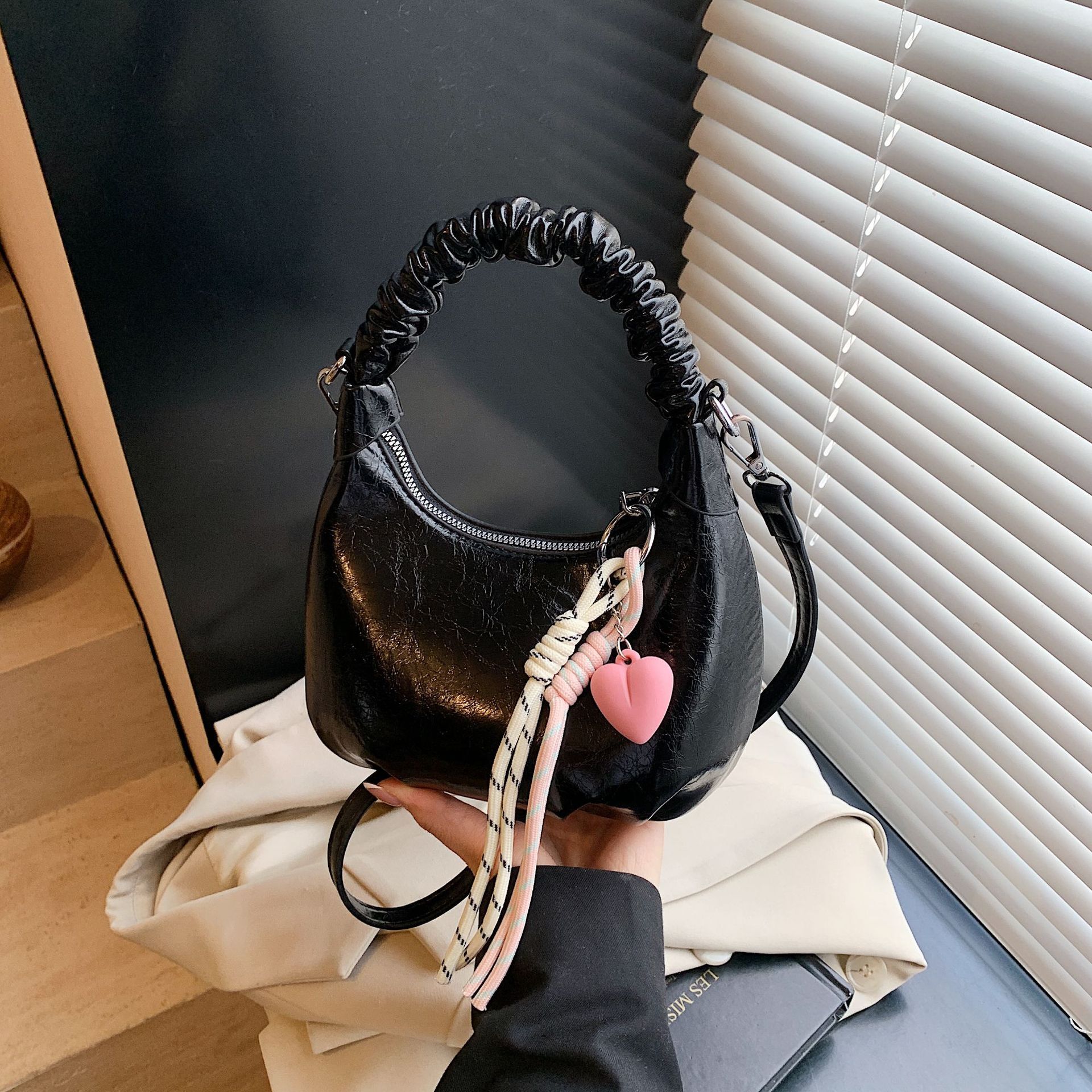 Luxury Brand Designer Bag 2025 Spring Trendy Pleated Versatile Korean Chain Handbag For Women Spring New Fashionable Personality Casual Crossbody Bag