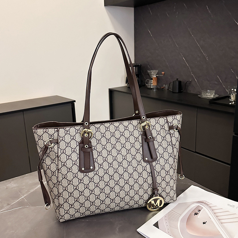 Hot Free shipping designer bags for womens Shoulder bags khaki brown Fashionable large capacity popular versatile shoulder bag tote bag