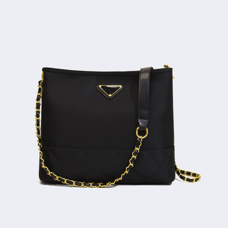 Luxury Brand Designer Bag Free Shipping Quilted Chain Bag Women's Bag 2025 New Casual Oxford Cloth Single Shoulder Crossbody Bag Fashion Niche Bu