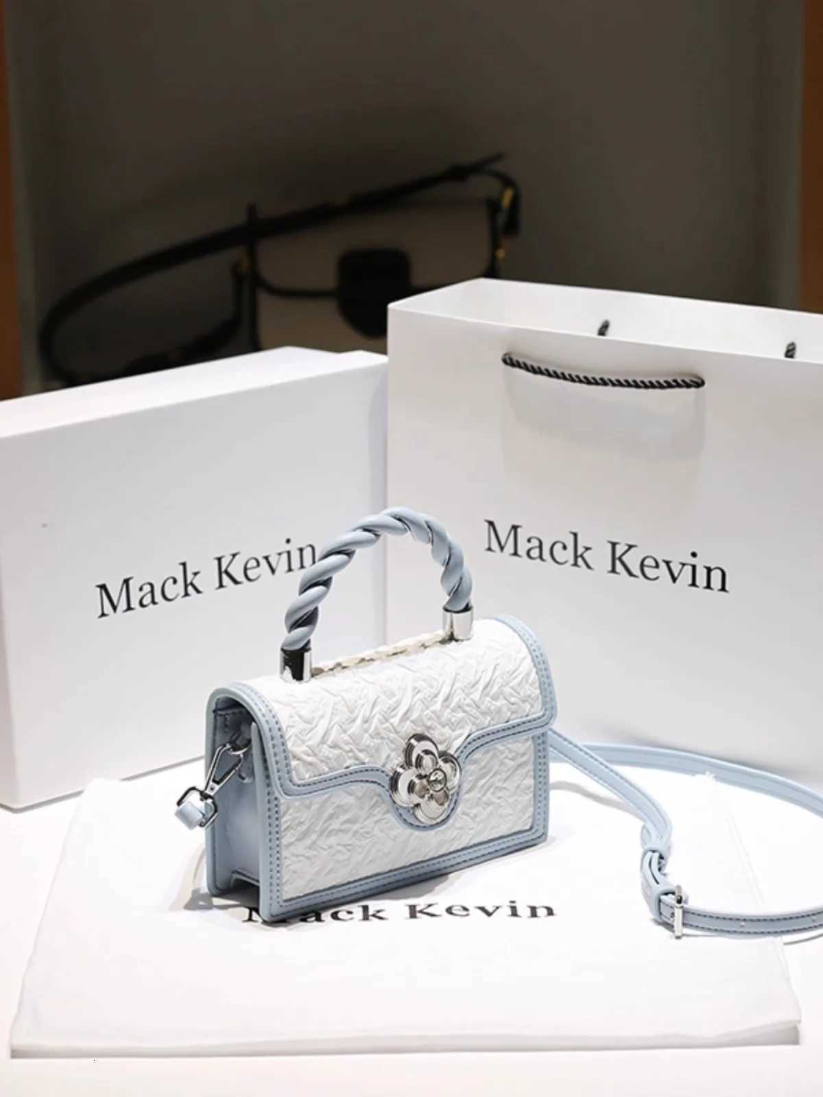 2024 New Fashion and Popular Handheld Square Bag with Contrasting Color and Delicate Flower Metal Decoration Shoulder Messenger Bag Y250725