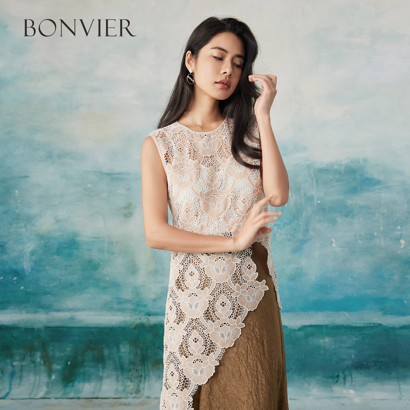 2025 Summer New Irregular Medium-Length Tops Women French Hollow High-grade Lace Shirt 6112864