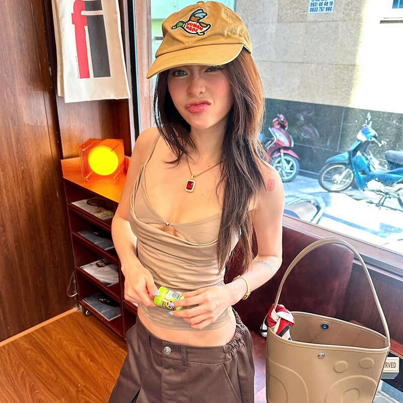 2025 Summer INS New Sexy Hot Girl Versatile Swing Neck Pure Desire Style Camisole for Women cac