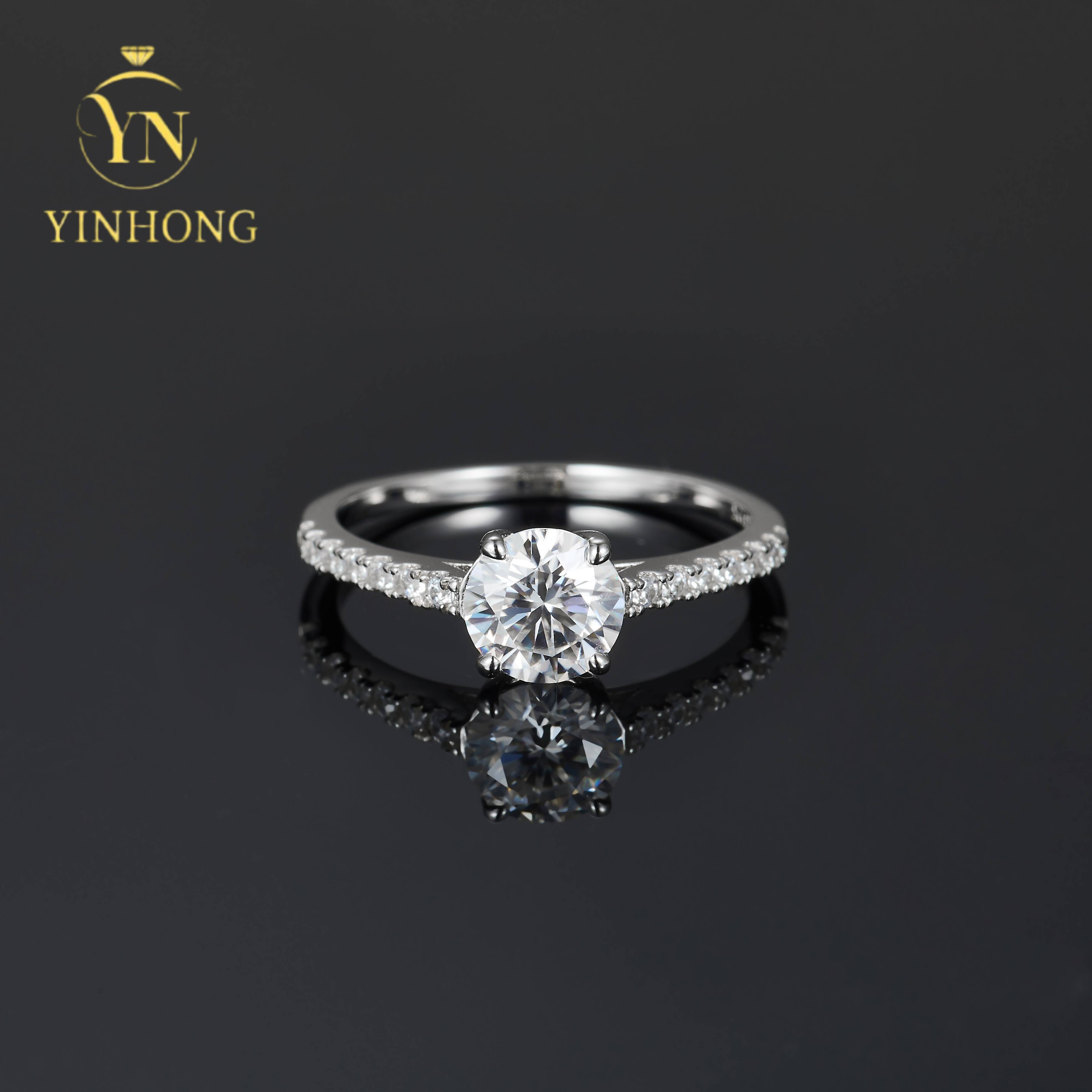 New Trendy Round Moissanite Ring S925 Sterling Sliver Wedding Rings for Women