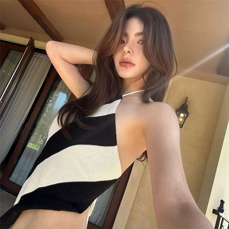 2025 Spring New Women's Solid Color Slim Fit Fashion Halter Neck Sleeveless Sexy Backless Tank Top 15b