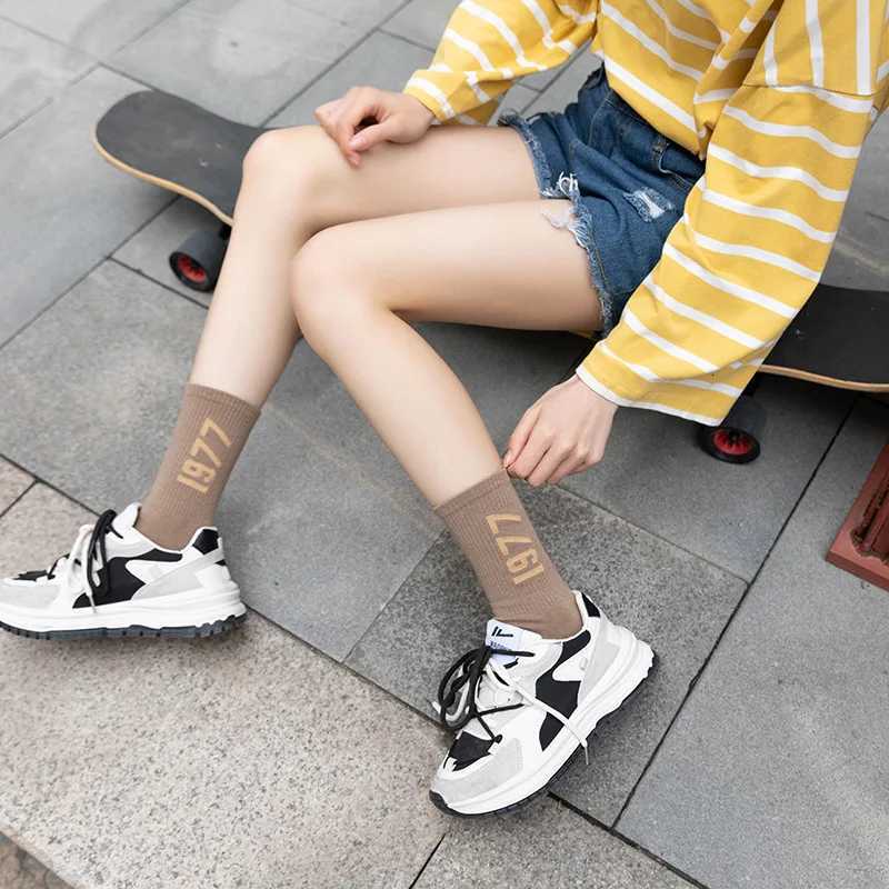 4 Pairs Hip Hop Socks Men Women Cotton Skateboard Socks Fashion Alphabet Gift Couple Casual Breathable Sports Luxury Socks 38-45 X2507251