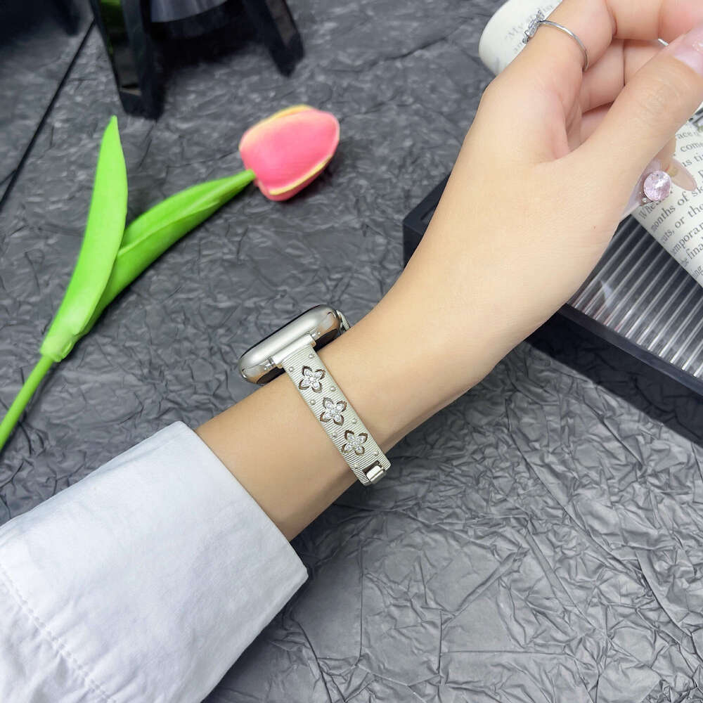 Smart watch Compatible with Apple iWatch Strap Four-Leaf Clover Inlaid Dia High-End Metal Bracelet Wristband Women's Watch