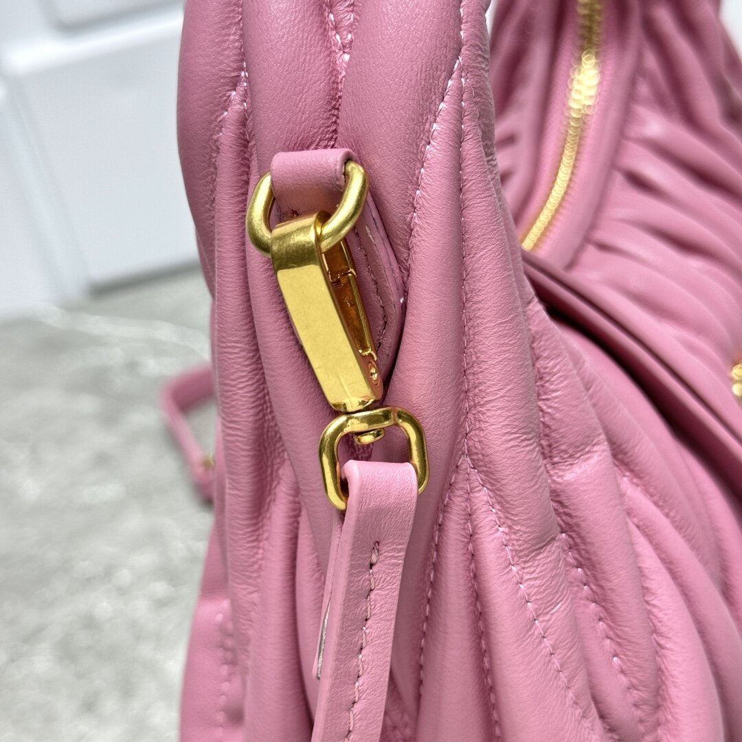 2025 new niche Joker backpack light college style simple shopping small backpack girl