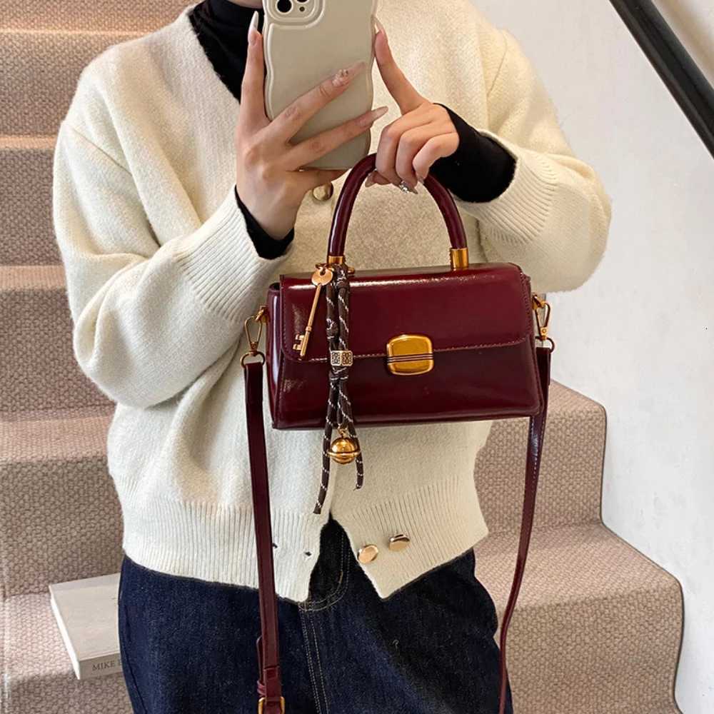 2025 Wen Burgundy Bag Fi New Solid Crossbody Bags Light Luxury Glossy Versatile Zipper Buckle Single Shoulder Packs Y250725