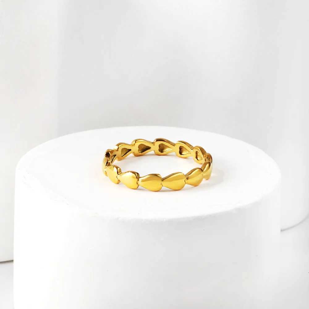 Luxury stainless steel womens ring simple twisted rope coin heart-shaped circular texture waterproof finger band ring wedding jewelry W250417