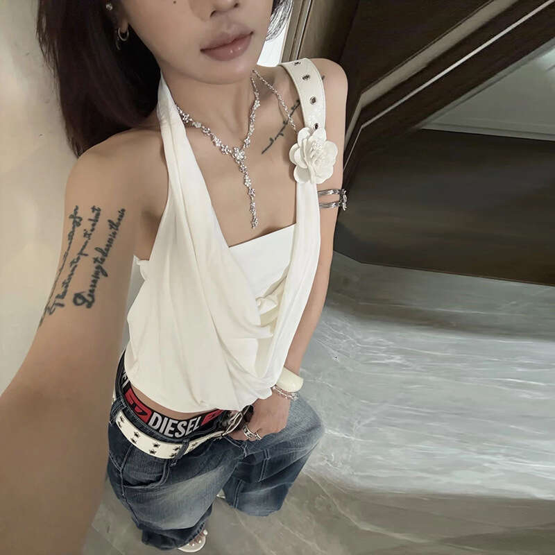 2025 Summer INS Style Solid Color Sleeveless 3D Flower Halter Neck Design Versatile Camisole for Women 54a