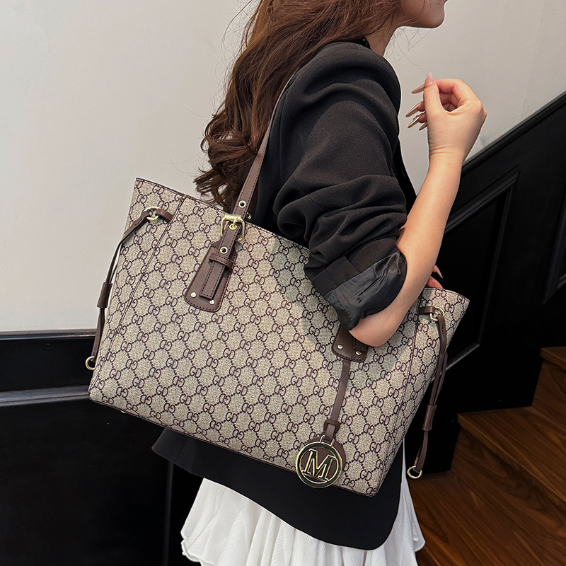Hot Free shipping designer bags for womens Shoulder bags khaki brown Fashionable large capacity popular versatile shoulder bag tote bag