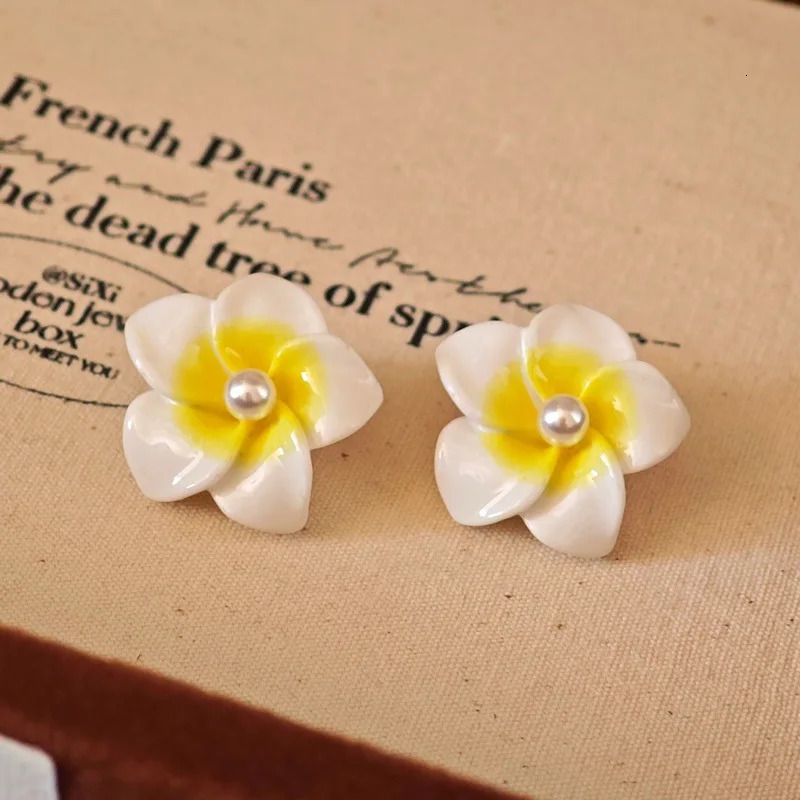 Temperament Yellow Color Flower Stud Earrings For Women Trend Sweet Fashion Ear Piercing Body Jewelry korean Style Girl Gift 250722