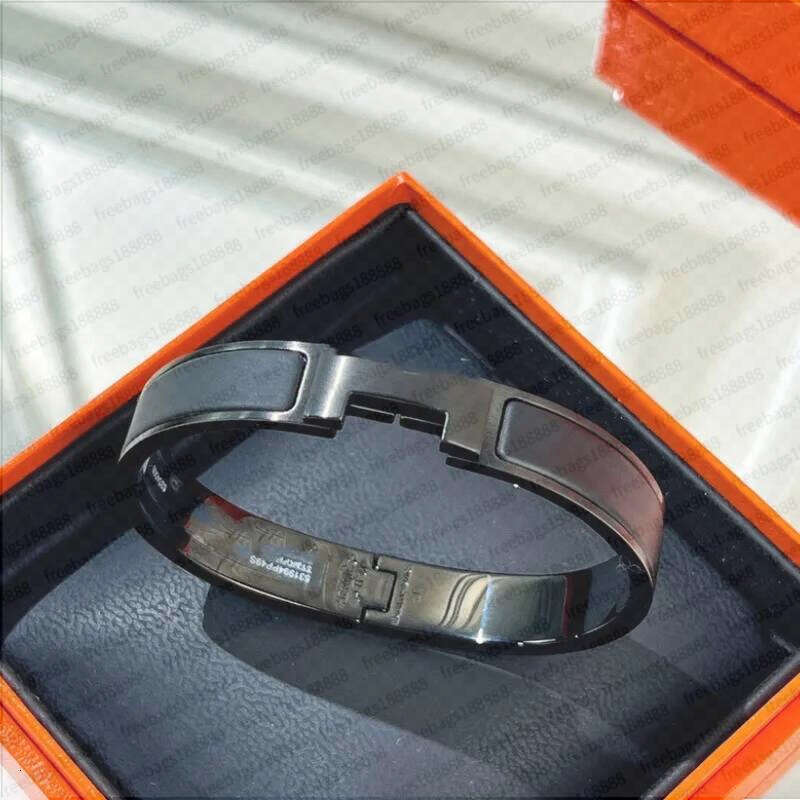 Classic Bracelets Men Women Couple Designer Enamel Bracelet Mens Black Bangle Frosted Buckle Bangles 12Mm Wide Size 17/19/21 Jewlelry Cyd2501111f8 3