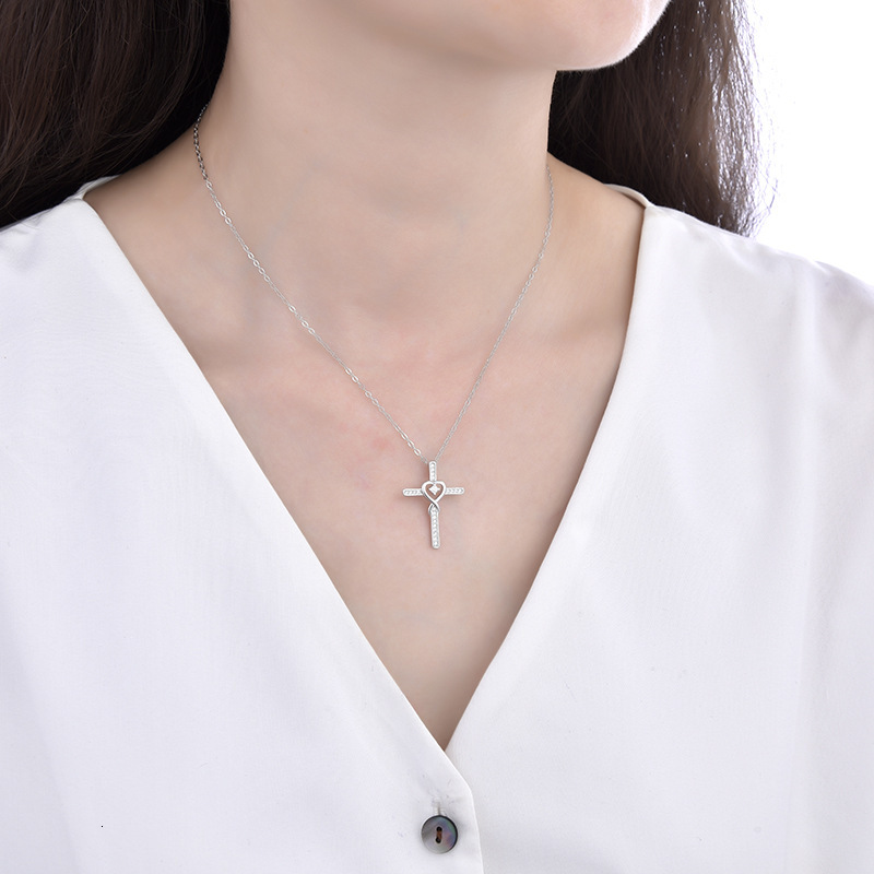 Sterling Sier Cross Necklace for Women Fashionable Versatile High-end Dia-studded Infinity Heart Clavicle Chain Jewelry for Women