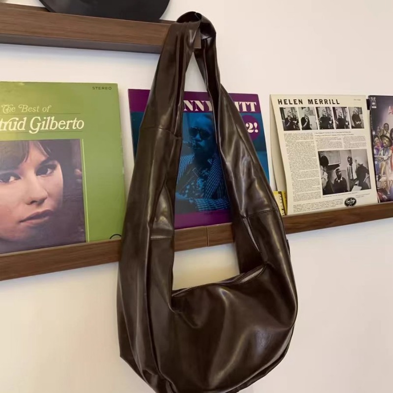 Vintage Commuter Messenger Bag Women's Shoulder Bag Travel Large Capacity Dumpling Bag