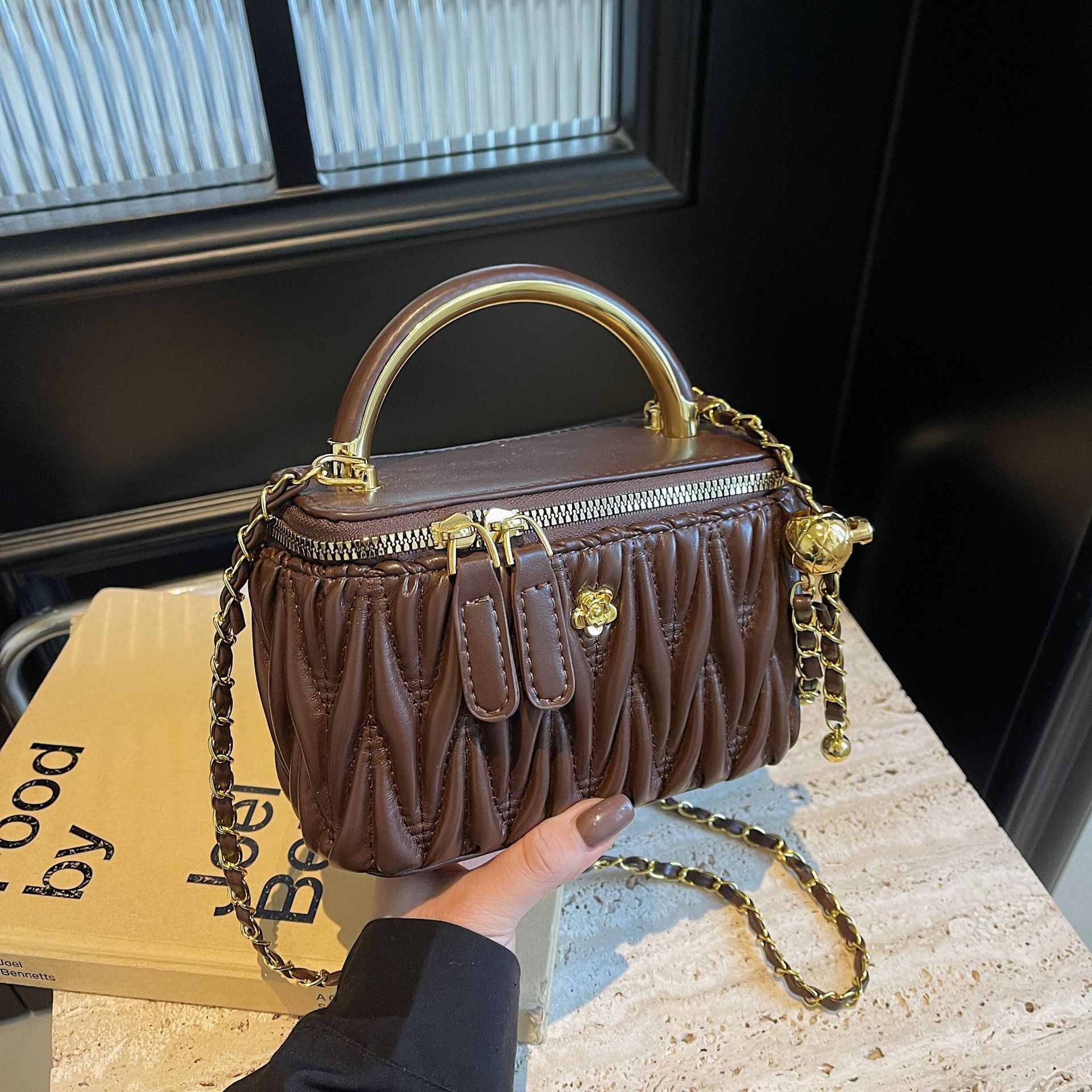 Luxury Brand Designer Bag 2025 Spring Diamond Embroidery Thread Pleated Small Square Bag Ins Style European And American Bags Handheld Chain Box Bag S