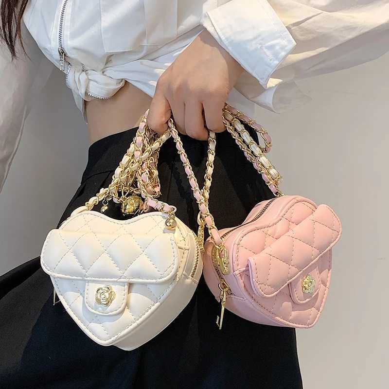 Faionable Chain Shoulder Bag Womens 2025 Trendy Crossbody Love Heart Bag Soft PU Leather Zipper Closure Casual Sle Y250725