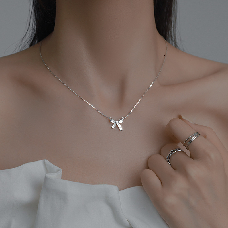 Butterfly Knot Collarbone Necklace for Women, Light Sparkling Dia Simple Design, Niche Elegant Ins Cold Style, High-end Sweater Chain Jewelry for Wome