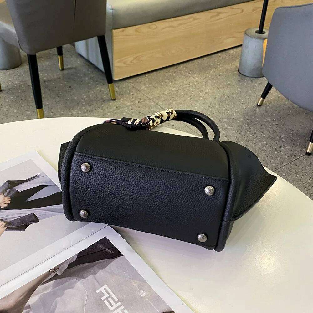 YANATARI Genuine Handbag Leather Minimalist Crossbody Women Female Shoulder Bag Cowhide Vintage Bag 25075-26