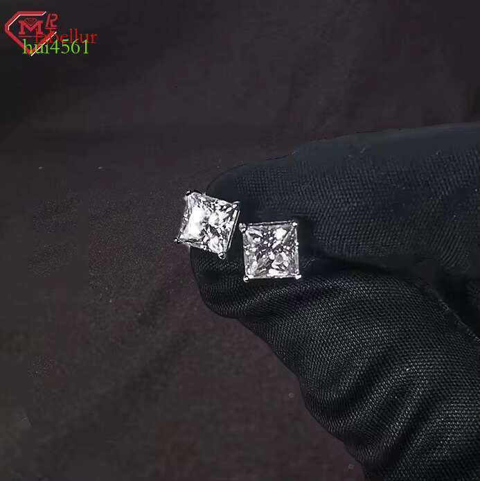 The best-selling are made of pure sier and sparkling spodumene earrings