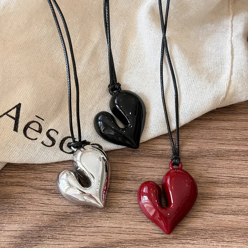 LATS Red Heart Pendant Necklace Vintage 80s Aesthetic Love Inspired Choker Fashion Romantic for Women 250716