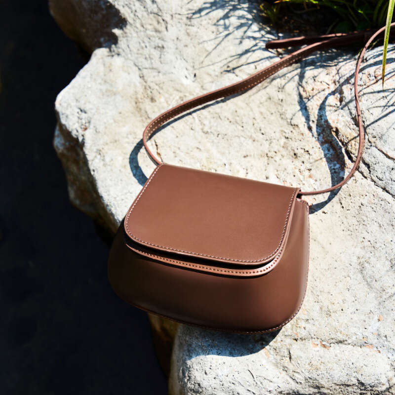 Designer bag :Chic High-Quality Genuine Leather Crossbody Bag by Top Designers Stylish Chestnut Tone for Modern Females