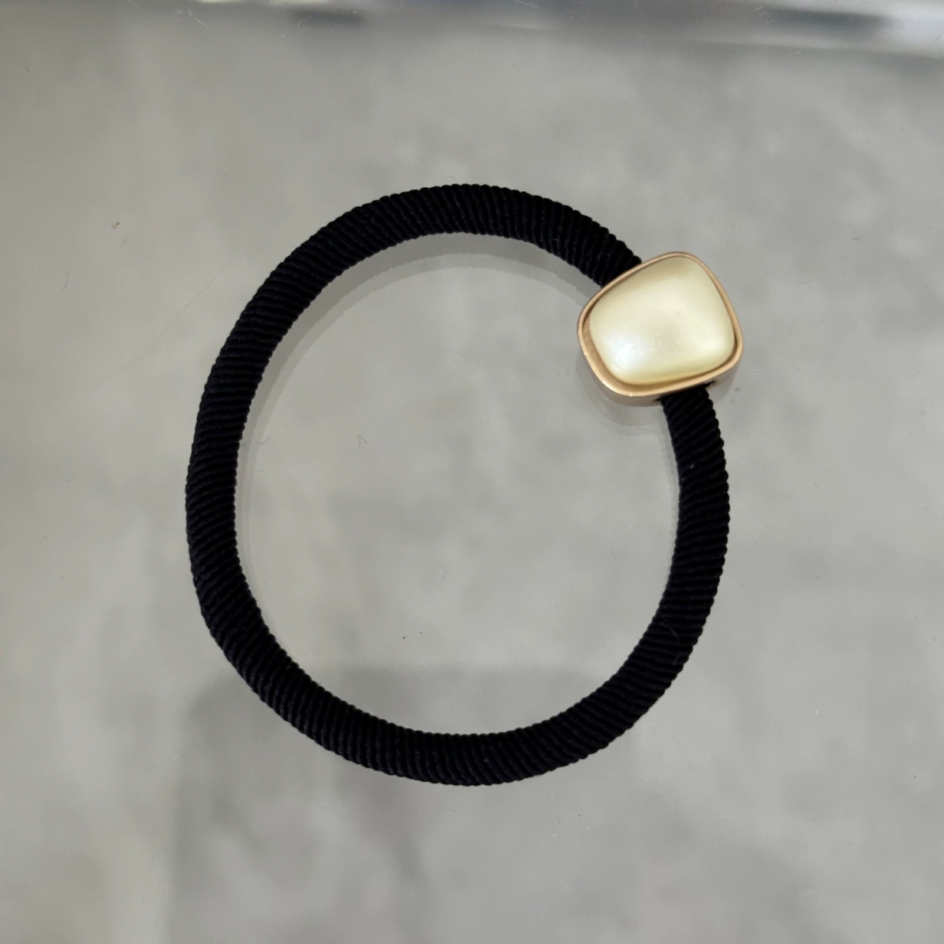 Elegant Love Clover Design Women's Hair Ties - Gentle Pearls & Soft Elastics for Everyday Use