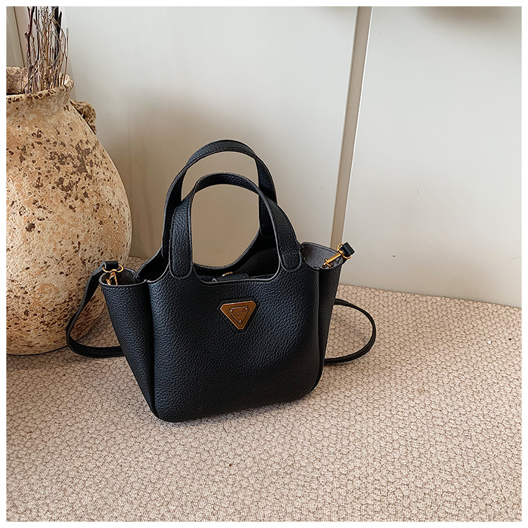 Luxury Brand Designer Bag Vintage European And American Style Fashion Versatile Bucket Bag Personality Simple Trendy Crossbody Bag High-End Commuting 