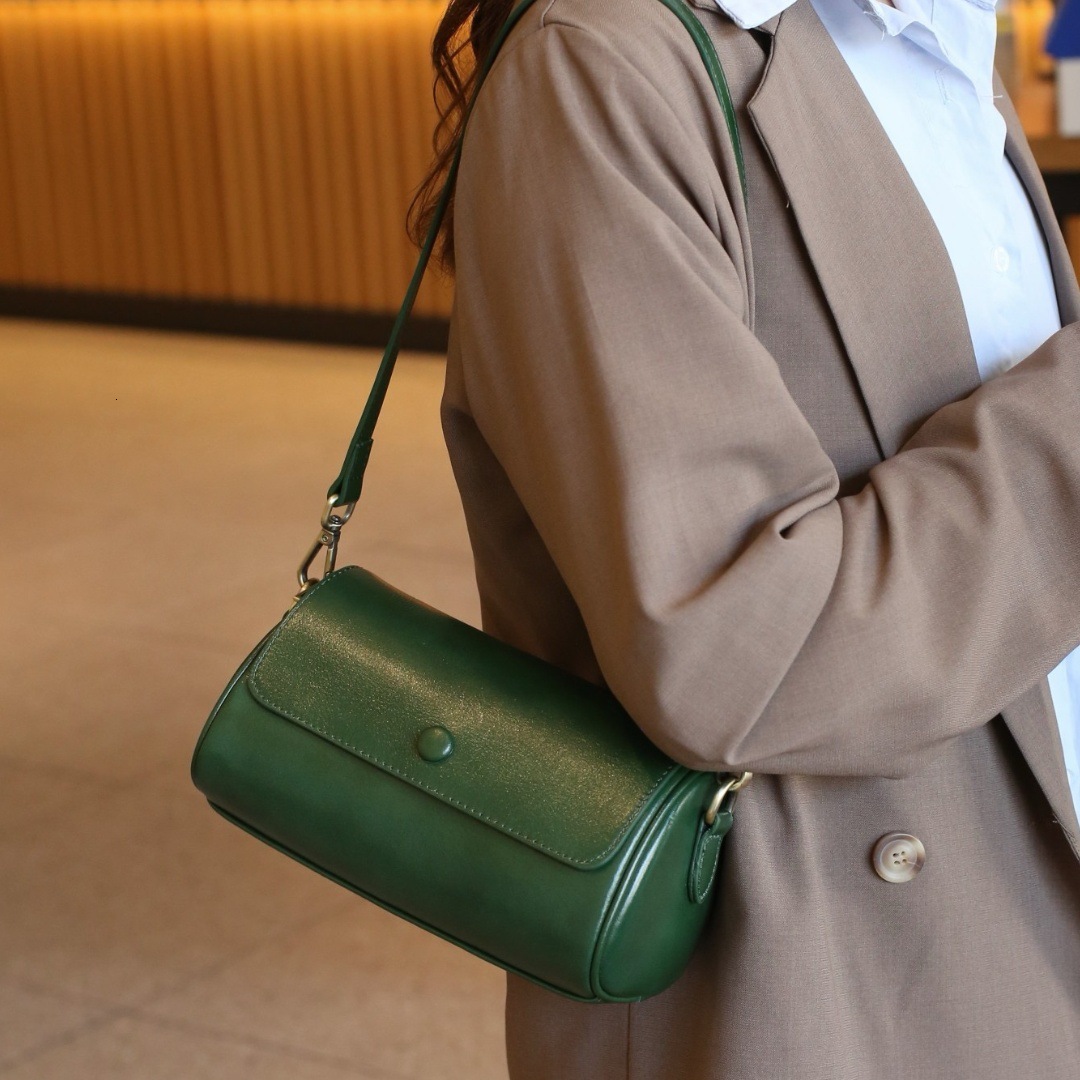 designer bag Vegetable Tanned Top Layer Cowhide Cylinder Women 2025 Spring Summer New Wide Shoulder Strap High-end Feel Single Shoulder Underarm Cross