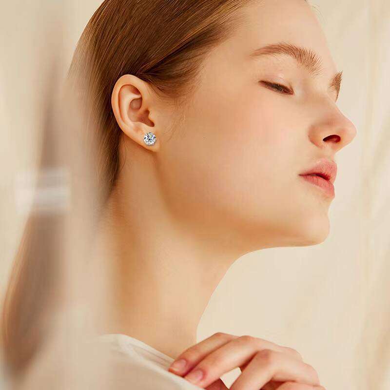Classic Six-Claw Genuine D Color Moissanite Stud Earrings for Women 925 Sterling Silver Gold Plating Cross-Border Popular