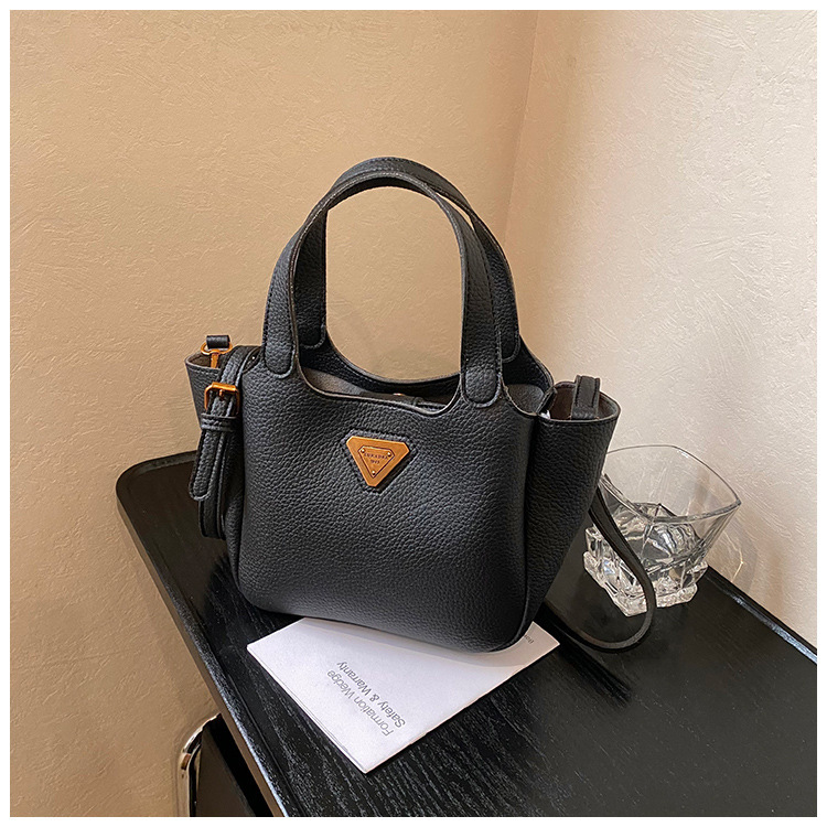 Luxury Brand Designer Bag Vintage European And American Style Fashion Versatile Bucket Bag Personality Simple Trendy Crossbody Bag High-End Commuting 