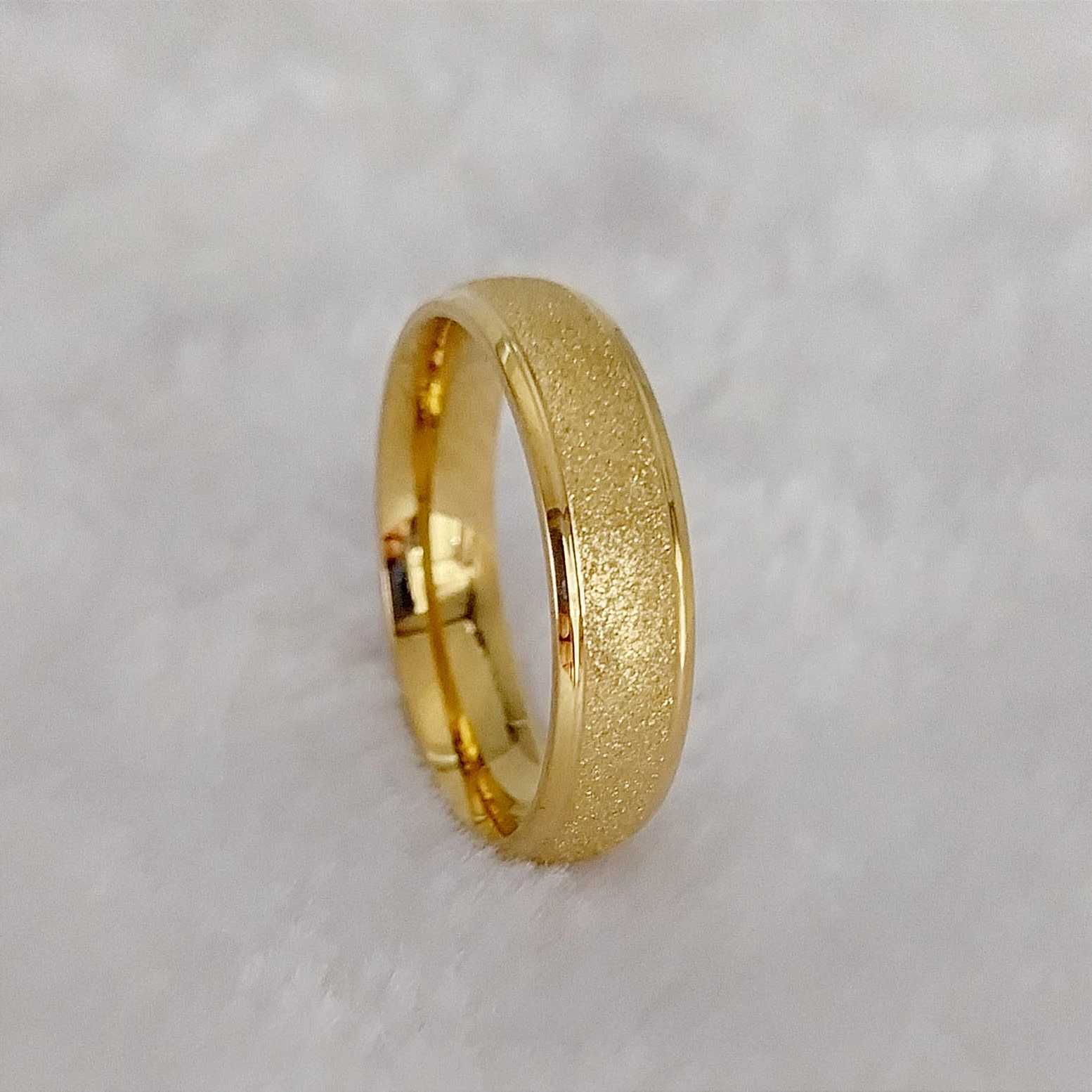 Wholesale mens and womens dome shaped love wedding rings fashionable party clothing 24 gold-plated stainless steel jewelry couple rings W250417