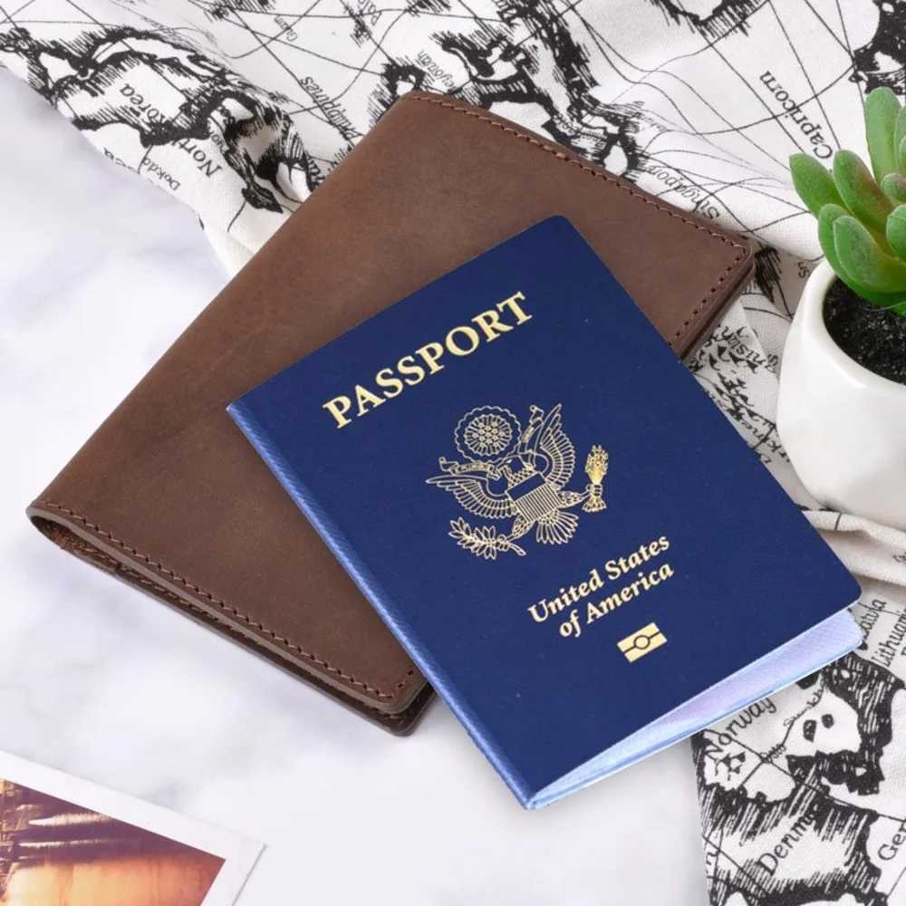 New Arrivals Genuine Waxed Feeling Leather Passport Cover Solid Credit ID Card Case Holder Business Unisex Travel Wallet Z250725