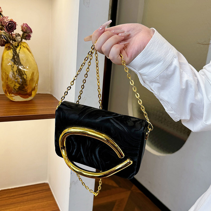 Unique and niche design small handbag 2025 new fashionable spring stylish casual women's trendy single-shoulder small round bag 8863