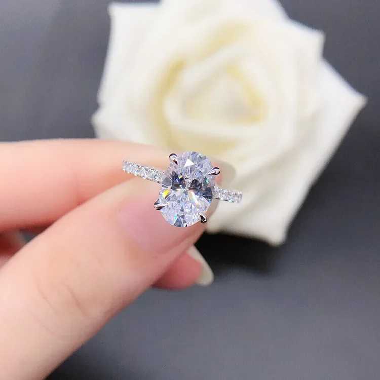 Solid color 18K white gold PT950 2.5-carat egg shaped four forked diamond ring for womens wedding ring W250417